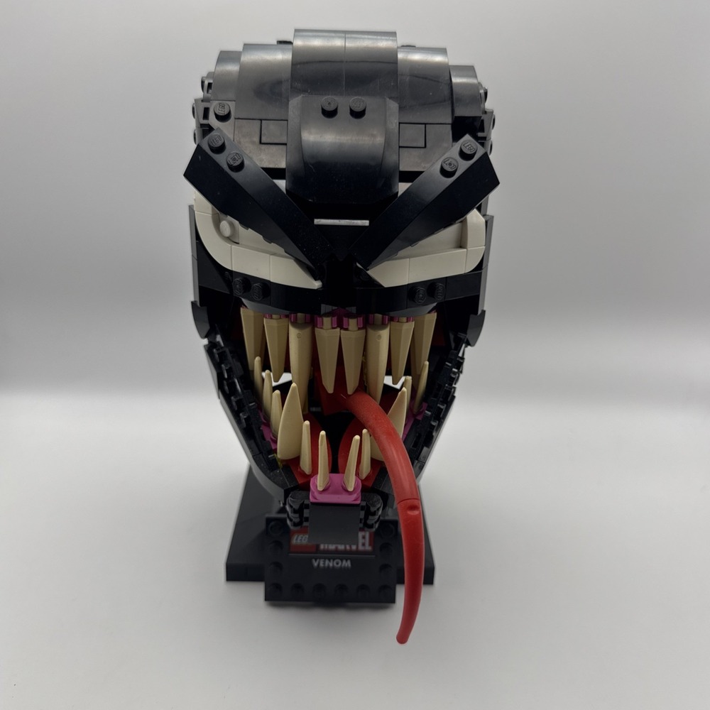 LEGO Marvel 76187 Venom Brick-Built Head 565pc Display Stand/Plate Complete